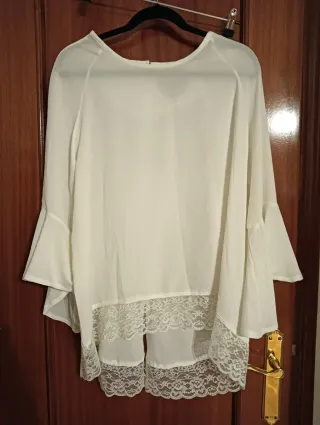 Blusa blanca con encaje