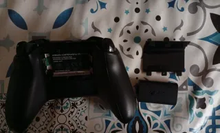 Xbox One con mando y juegos