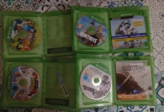 Xbox One con mando y juegos