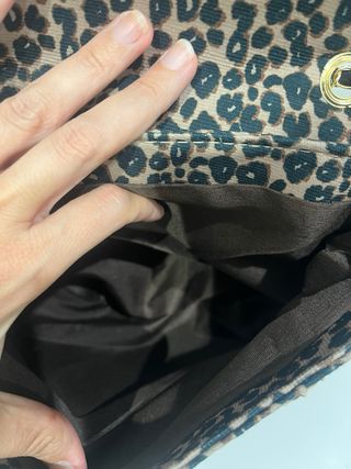 Bolso de mano con cadena estampado leopardo