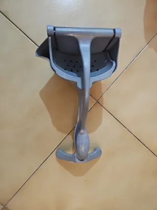 Spremiagrumi in metallo grigio