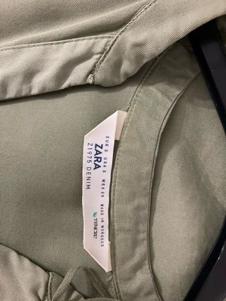 Vestido Zara color khaki