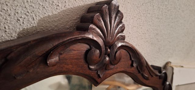 Espejo antiguo madera oscura tallada