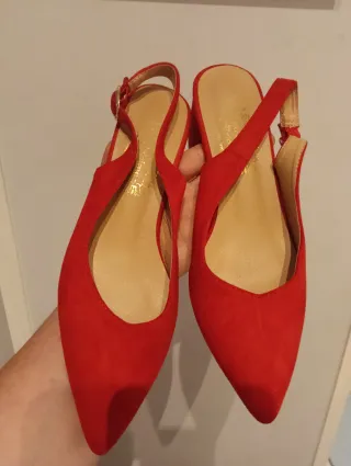 Zapatos rojos de tacón slingback