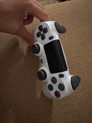 PS4 (PlayStation 4) Negra + Mando