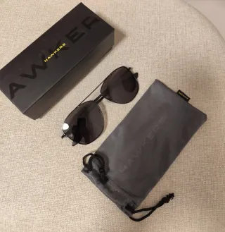 Gafas de sol Hawkers negras forma aviador.