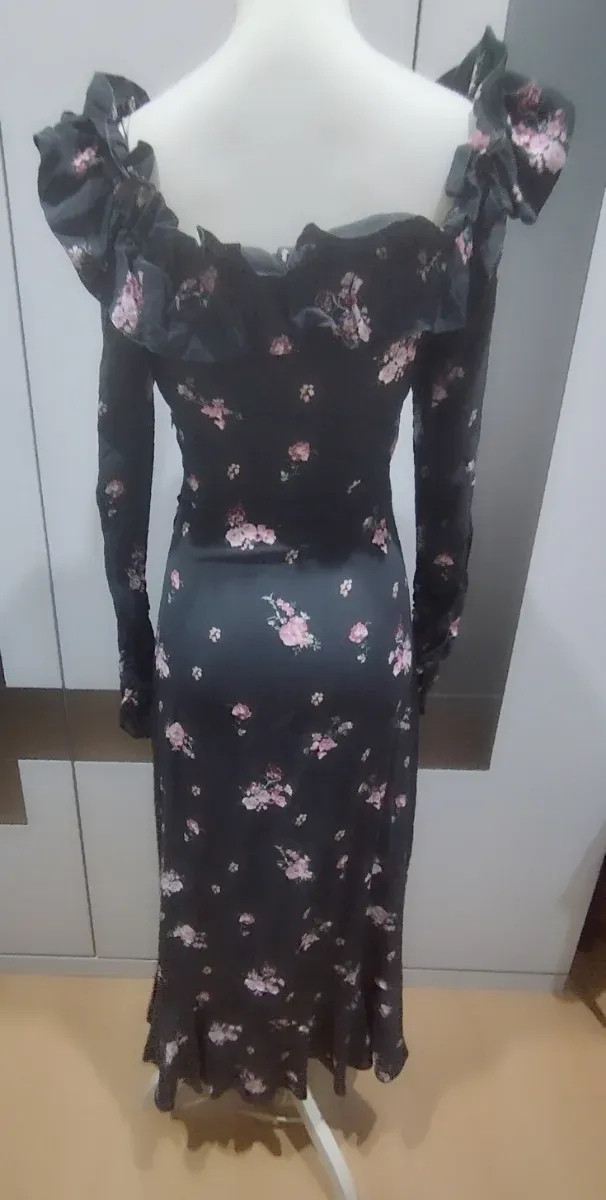 Vestido entallado. Trend Collection H&M