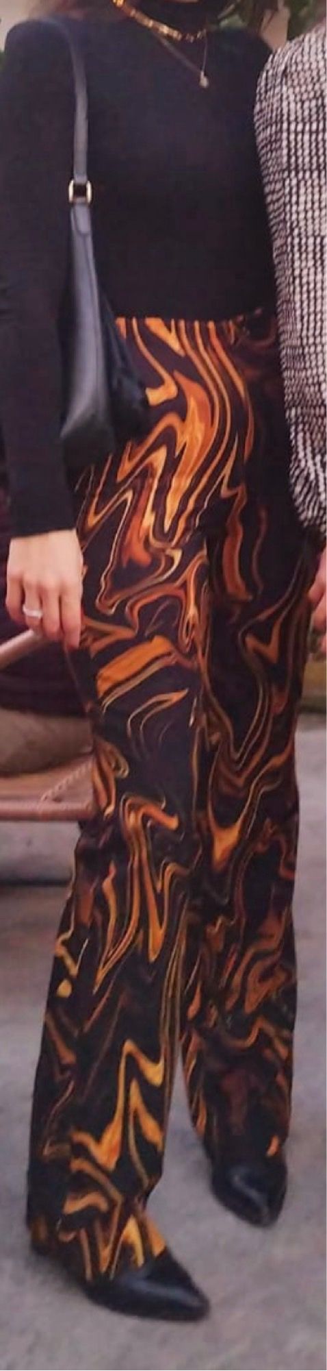 Pantalón estampado de Mango