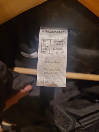 Mono de esquí 4 años negro apenas usado