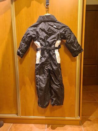 Mono de esquí 4 años negro apenas usado