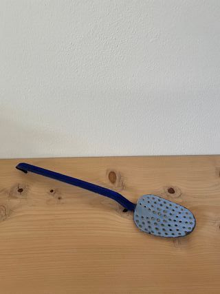 Mestolo Smaltato Celeste Forato