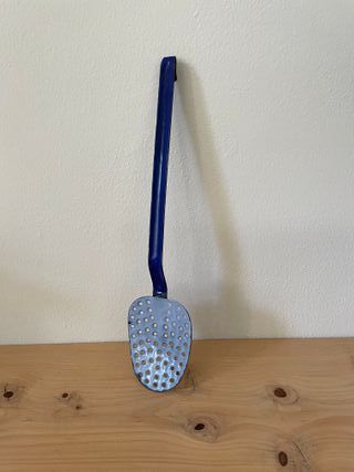 Mestolo Smaltato Celeste Forato