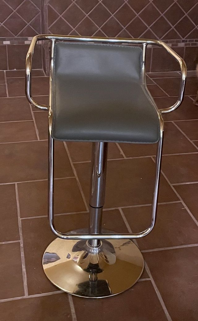 Taburete alto gris diseño Milan