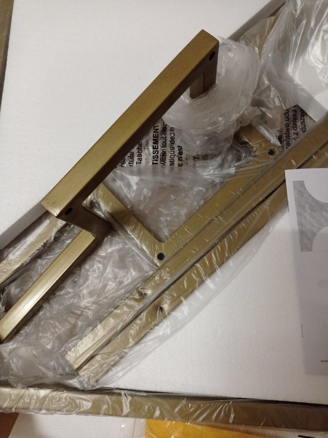 Mesita auxiliar cristal y metal dorado