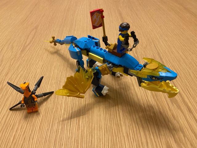 Lego Ninjago Dragón Azul y Guerrero Naranja. 71760