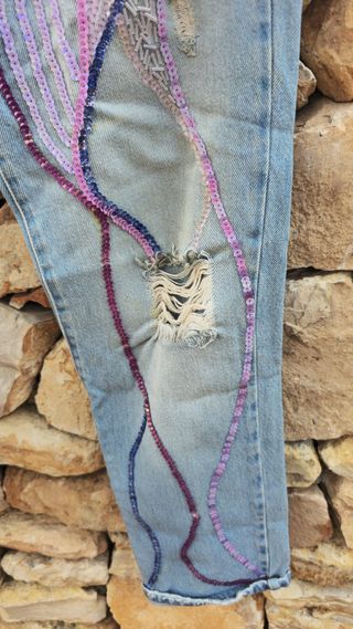 Vaqueros Stradivarius Talla S con Bordados