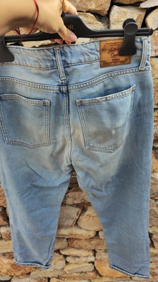 Vaqueros Stradivarius Talla S con Bordados