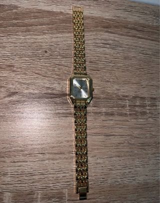 Reloj Dorado con Esfera Plateada