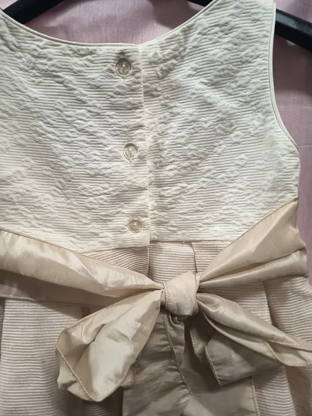 Vestido de niña elegante