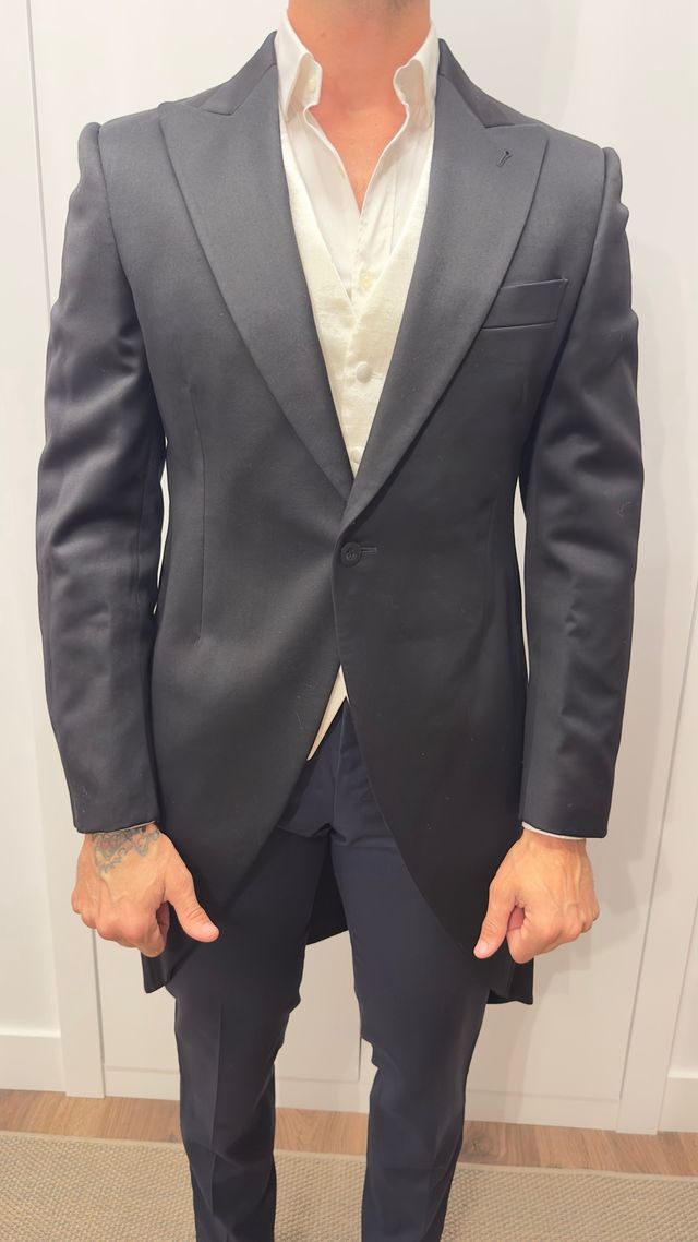 Chaqué negro hombre