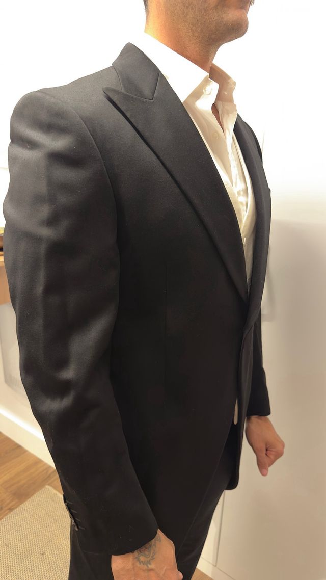 Chaqué negro hombre