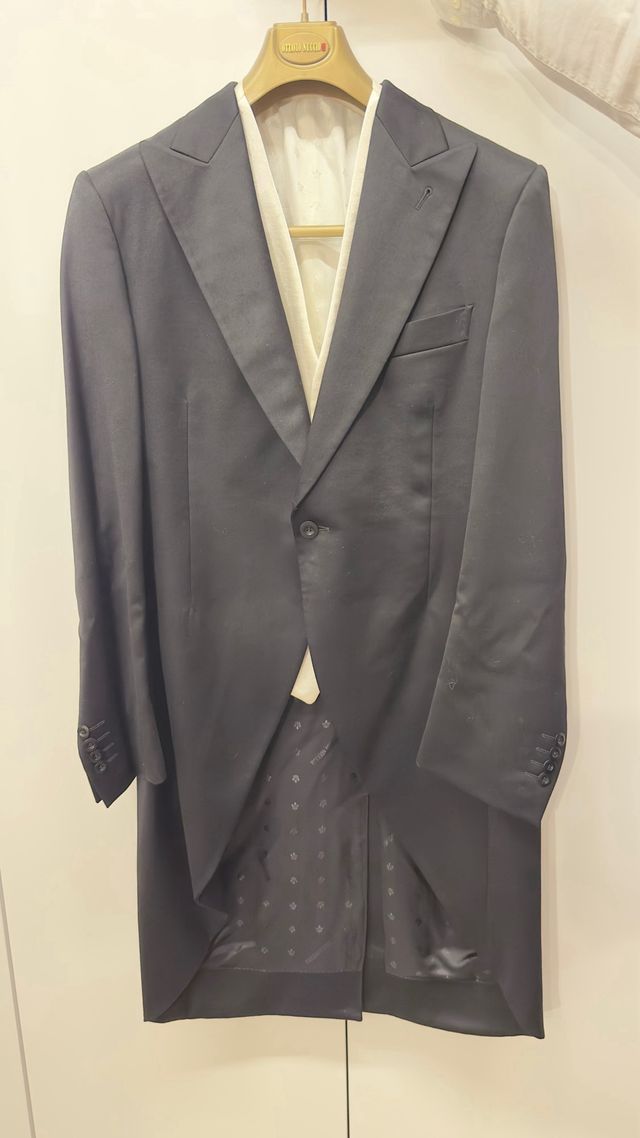 Chaqué negro hombre