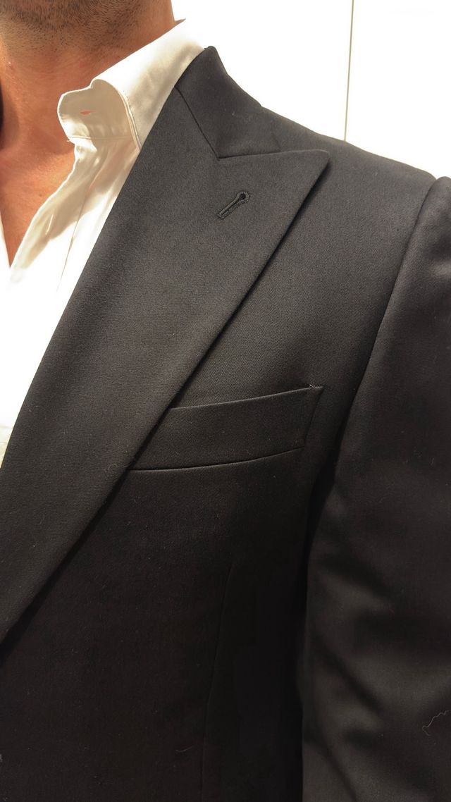 Chaqué negro hombre