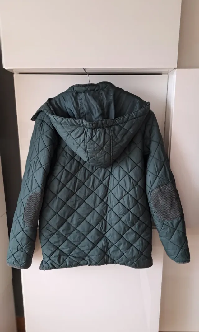 Cazadora acolchada con capucha