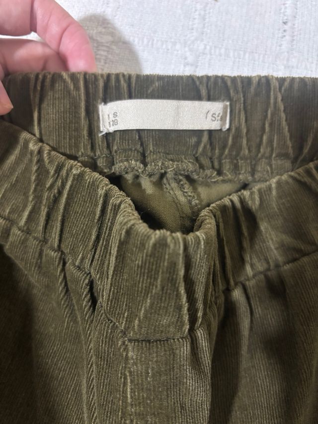 Pantalón de malla de pana verde caqui de Sfera