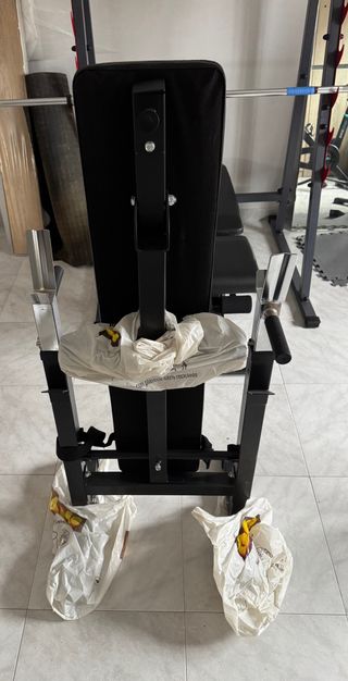 Banco de pesas plegable.