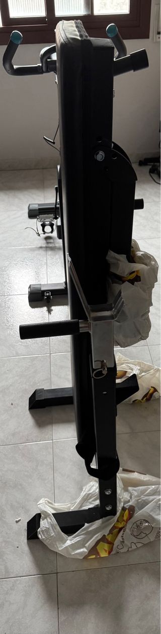 Banco de pesas plegable.