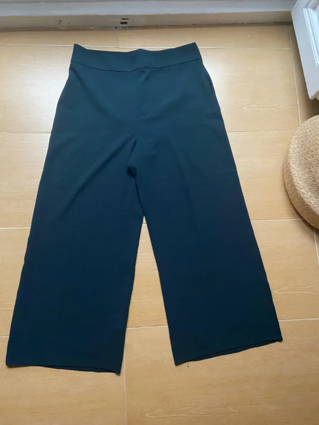 Pantalón cropped culotte verde