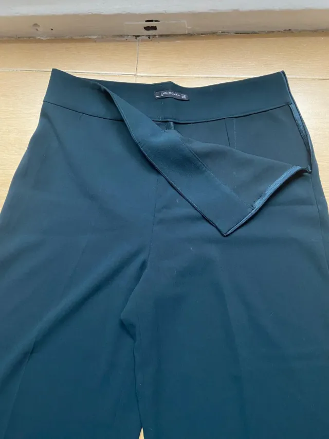 Pantalón cropped culotte verde