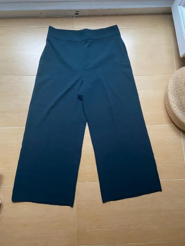 Pantalón cropped culotte verde