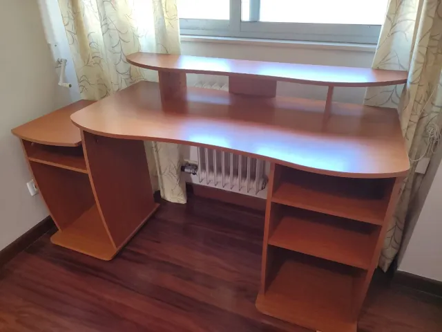 Escritorio de madera