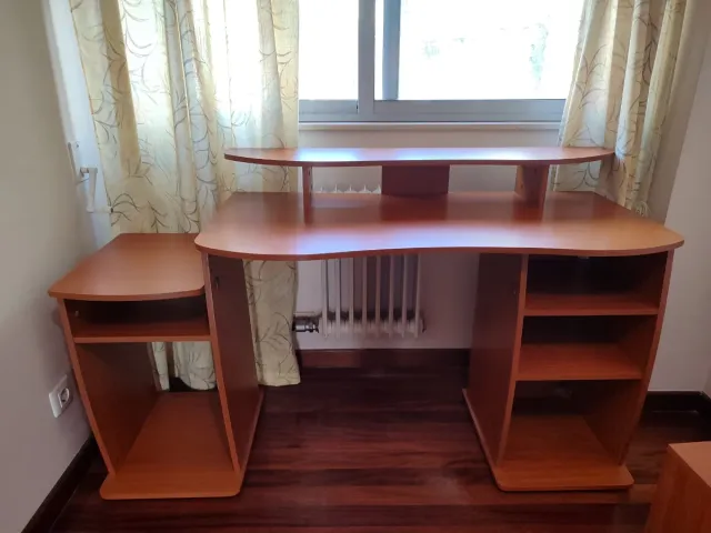 Escritorio de madera