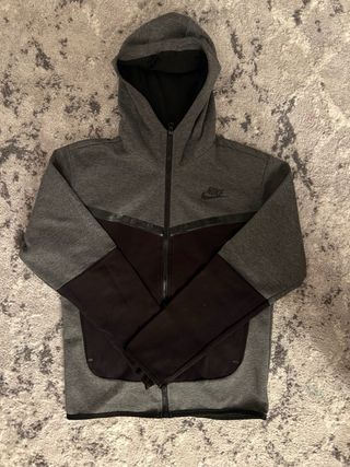 Sudadera Nike Tech Fleece Gris y Negra