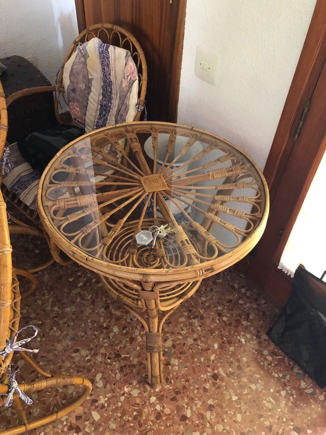 Mesa redonda mimbre y cristal