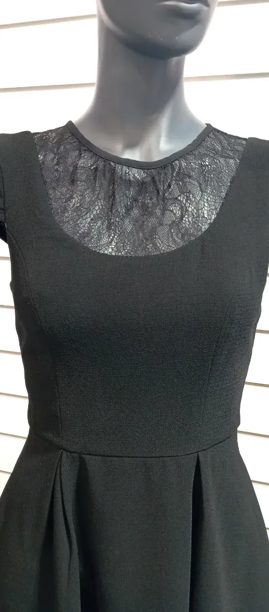 Vestido negro con encaje