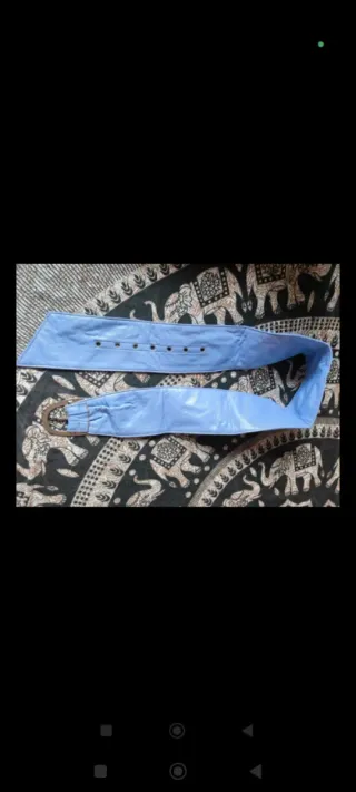 Cinturón azul lila ajustable con hebilla plateada 