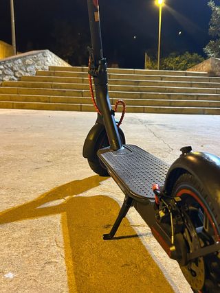 Patinete Eléctrico Negro y Naranja