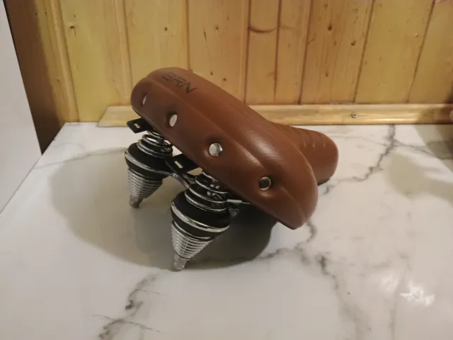 Sella bici marrone imbottita con molle