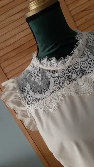 Blusa elegante con pizzo Rinascimento 