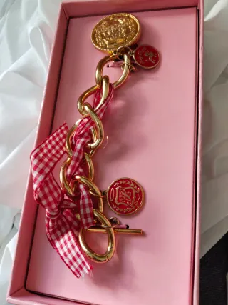 Pulsera Holy poppy Dorada con Lazos Rosas