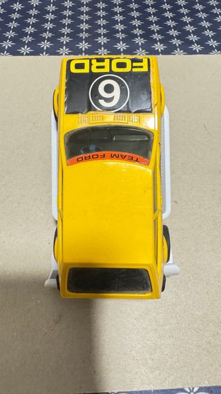 Ford Fiesta Scalextric Amarillo