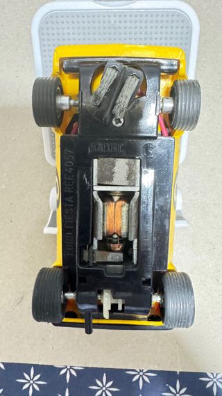 Ford Fiesta Scalextric Amarillo