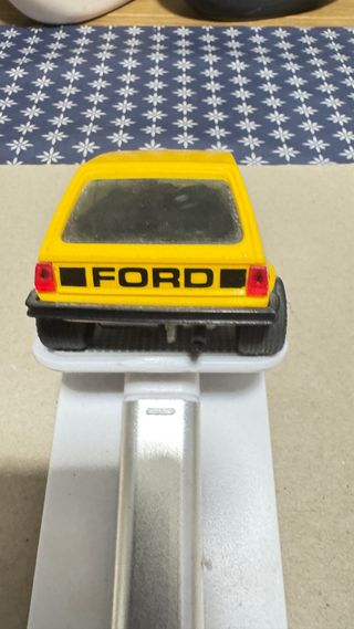 Ford Fiesta Scalextric Amarillo