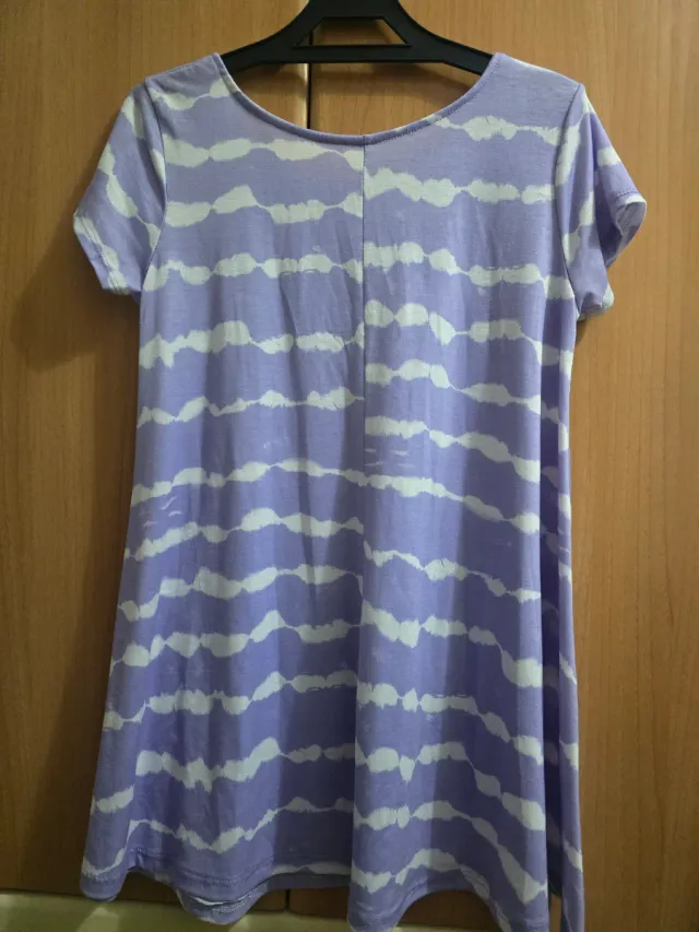 Vestido morado y blanco con ETIQUETA.T/única 3,50E