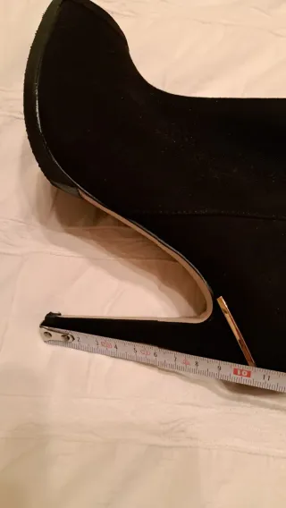 Botines ante negros tacón dorado