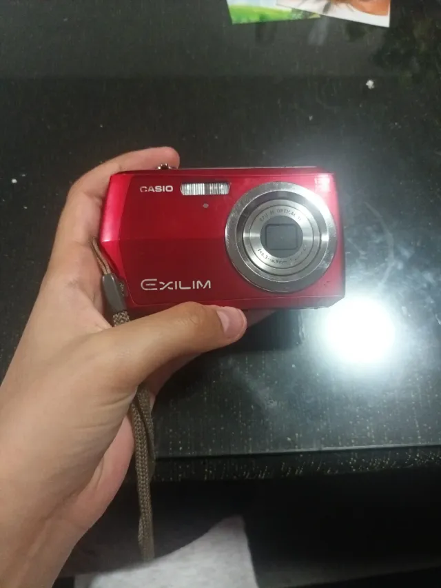 Cámara Casio Exilim Roja